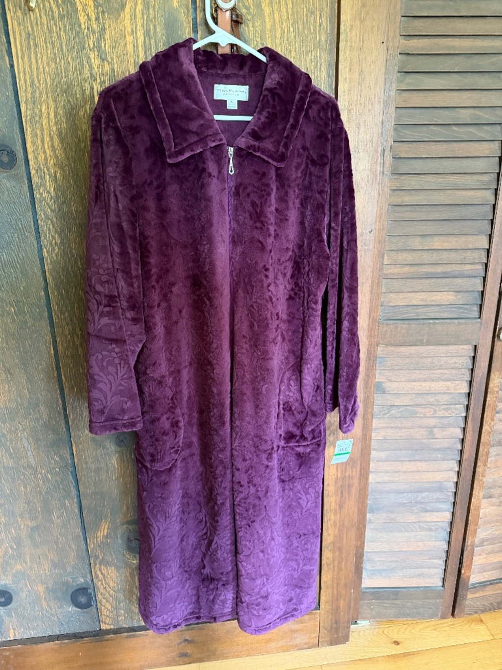 Miss Elaine zip front bathrobe LP NWT